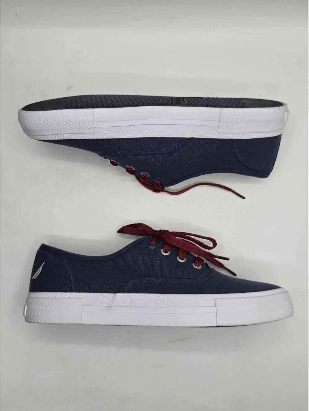 Nautica Deckloom Men’s 7.5 Navy Blue Canvas Sneakers Nautical Deck Shoes Maroon